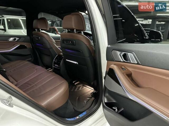 Білий БМВ Х5, об'ємом двигуна 3 л та пробігом 136 тис. км за 56000 $, фото 30 на Automoto.ua