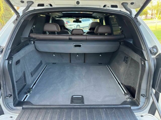 Белый БМВ Х5, объемом двигателя 3 л и пробегом 73 тыс. км за 19000 $, фото 22 на Automoto.ua