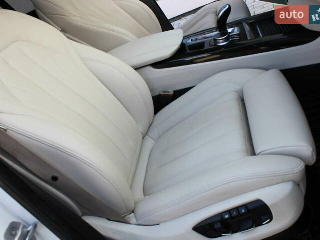 Белый БМВ Х5, объемом двигателя 3 л и пробегом 200 тыс. км за 36900 $, фото 37 на Automoto.ua