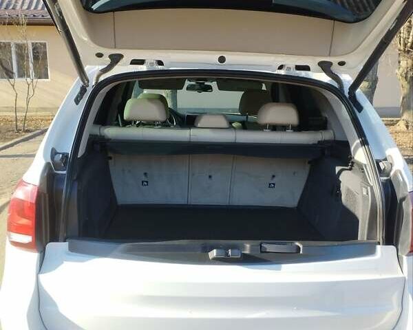 Білий БМВ Х5, об'ємом двигуна 2 л та пробігом 107 тис. км за 41900 $, фото 3 на Automoto.ua