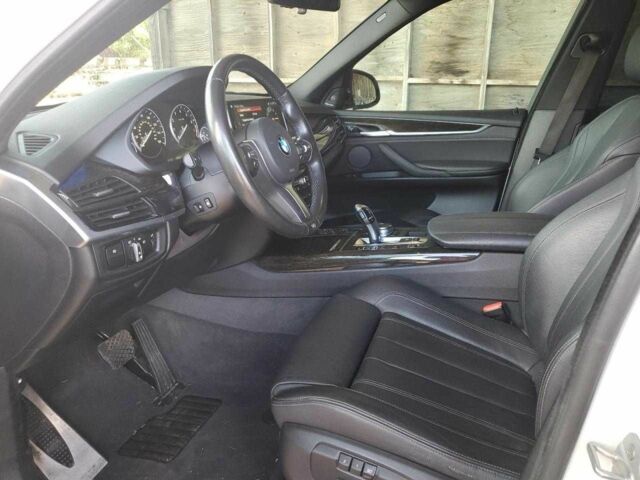 Белый БМВ Х5, объемом двигателя 2 л и пробегом 60 тыс. км за 10000 $, фото 6 на Automoto.ua