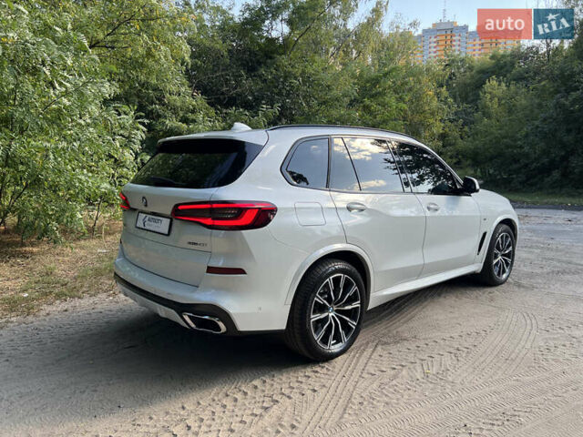 Белый БМВ Х5, объемом двигателя 3 л и пробегом 104 тыс. км за 53500 $, фото 5 на Automoto.ua