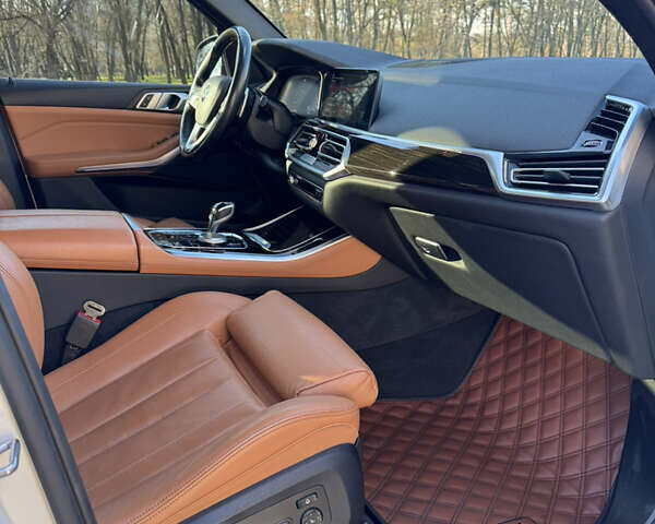 Белый БМВ Х5, объемом двигателя 3 л и пробегом 104 тыс. км за 47500 $, фото 21 на Automoto.ua