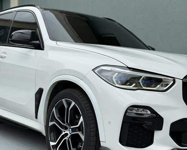 БМВ Х5 2018 в Днепре (Днепропетровске) на Automoto.ua Белый БМВ Х5, объемом двигателя 3 л и пробегом 91 тыс. км за 58000 $, фото 2 на Automoto.ua