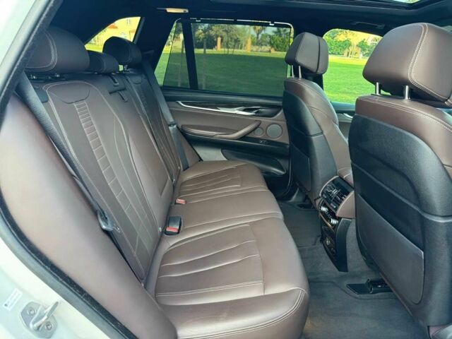 Белый БМВ Х5, объемом двигателя 3 л и пробегом 73 тыс. км за 19000 $, фото 12 на Automoto.ua