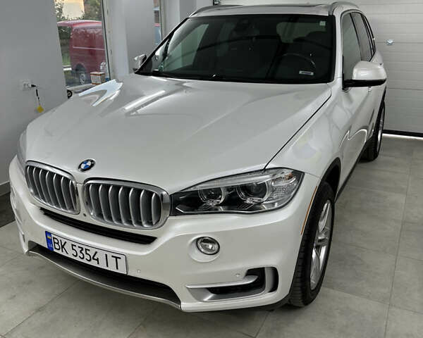 Белый БМВ Х5, объемом двигателя 3 л и пробегом 175 тыс. км за 30200 $, фото 5 на Automoto.ua