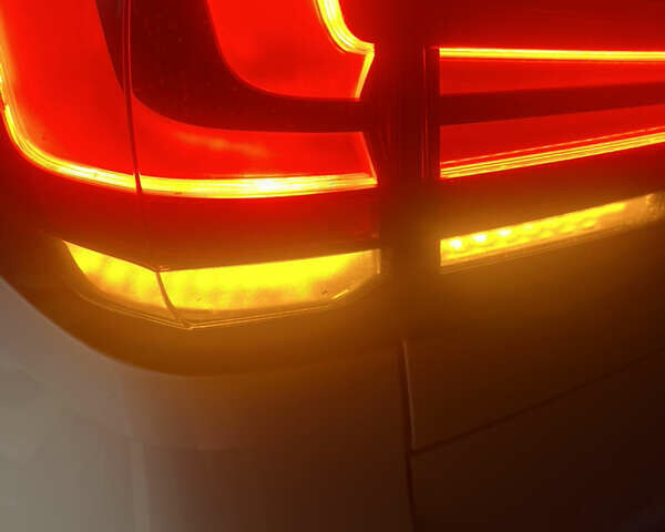 Белый БМВ Х5, объемом двигателя 3 л и пробегом 130 тыс. км за 40000 $, фото 11 на Automoto.ua