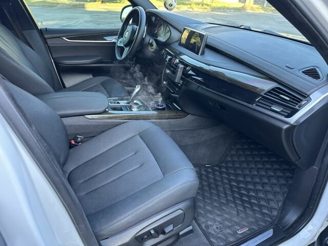 Білий БМВ Х5, об'ємом двигуна 2 л та пробігом 92 тис. км за 34000 $, фото 16 на Automoto.ua