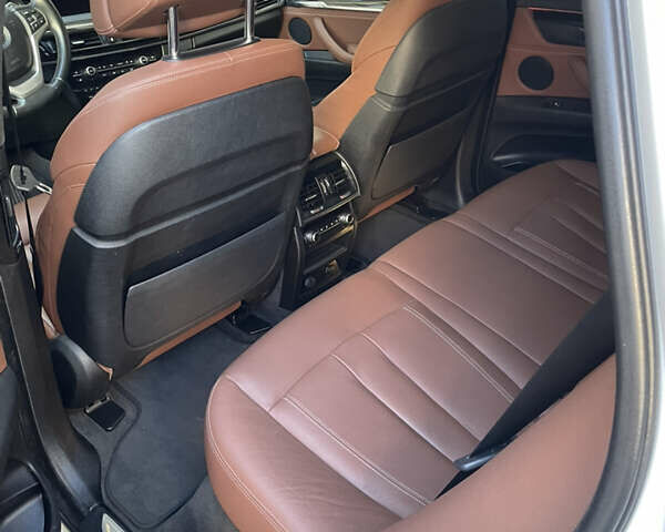 Білий БМВ Х5, об'ємом двигуна 3 л та пробігом 198 тис. км за 36200 $, фото 13 на Automoto.ua