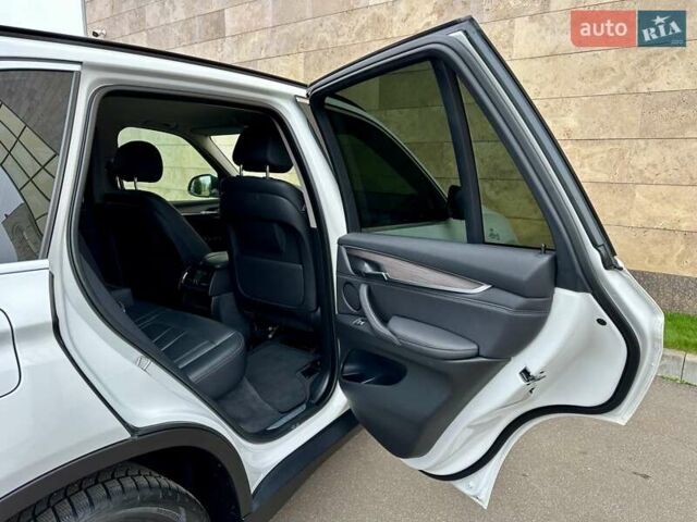 Белый БМВ Х5, объемом двигателя 2 л и пробегом 132 тыс. км за 31800 $, фото 85 на Automoto.ua