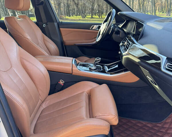 Белый БМВ Х5, объемом двигателя 3 л и пробегом 104 тыс. км за 47500 $, фото 20 на Automoto.ua