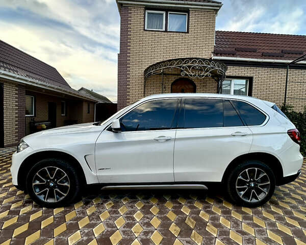 Белый БМВ Х5, объемом двигателя 2.98 л и пробегом 57 тыс. км за 28999 $, фото 2 на Automoto.ua