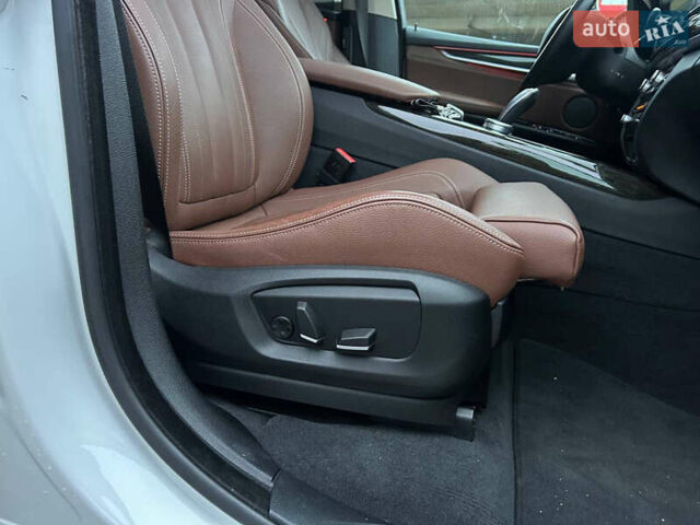 Белый БМВ Х5, объемом двигателя 2.99 л и пробегом 96 тыс. км за 36999 $, фото 58 на Automoto.ua