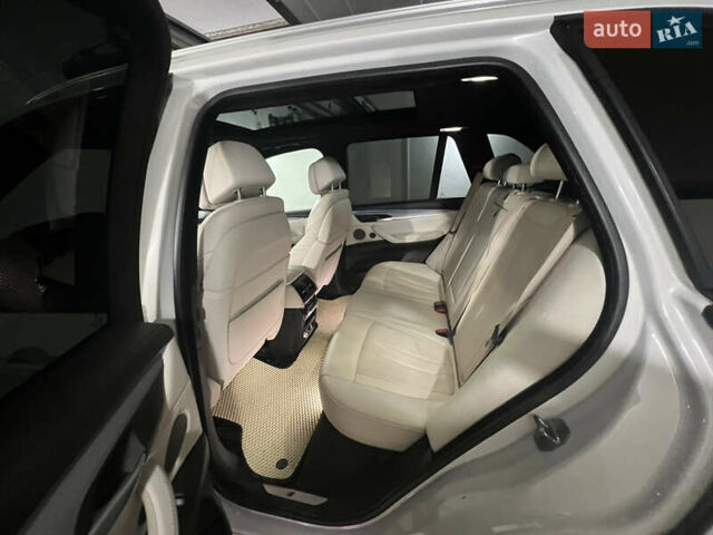Белый БМВ Х5, объемом двигателя 3 л и пробегом 130 тыс. км за 40000 $, фото 19 на Automoto.ua