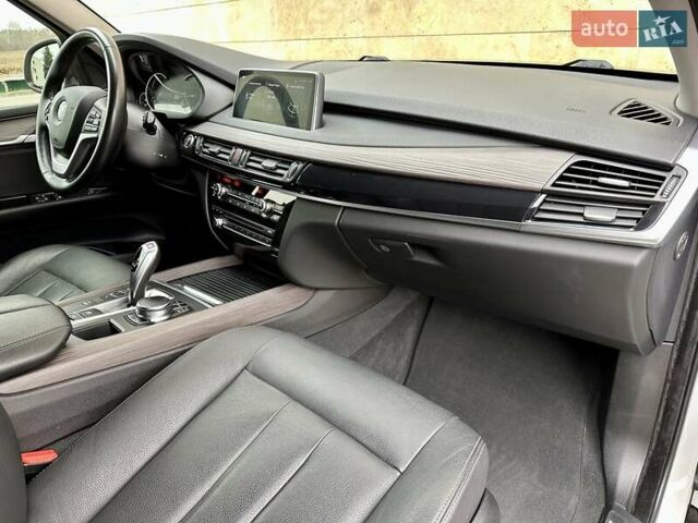 Белый БМВ Х5, объемом двигателя 2 л и пробегом 132 тыс. км за 31800 $, фото 92 на Automoto.ua