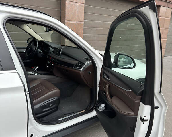 Белый БМВ Х5, объемом двигателя 2 л и пробегом 95 тыс. км за 34500 $, фото 6 на Automoto.ua