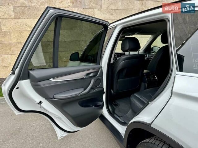 Белый БМВ Х5, объемом двигателя 2 л и пробегом 132 тыс. км за 31800 $, фото 78 на Automoto.ua