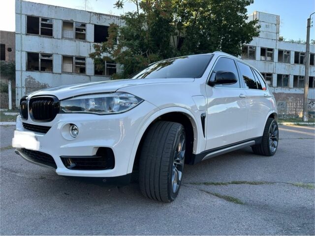 Білий БМВ Х5, об'ємом двигуна 2 л та пробігом 92 тис. км за 34000 $, фото 2 на Automoto.ua