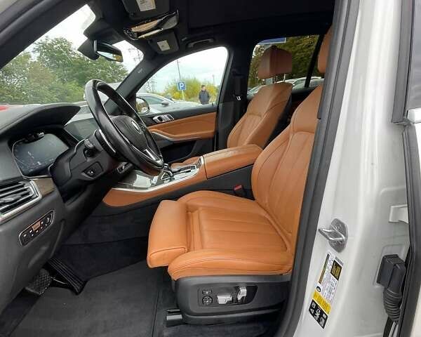 Белый БМВ Х5, объемом двигателя 3 л и пробегом 211 тыс. км за 38900 $, фото 10 на Automoto.ua