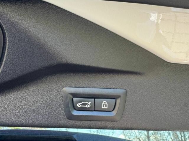 Белый БМВ Х5, объемом двигателя 3 л и пробегом 104 тыс. км за 47000 $, фото 8 на Automoto.ua