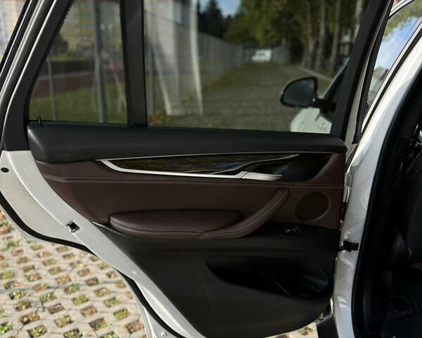 Белый БМВ Х5, объемом двигателя 2 л и пробегом 110 тыс. км за 28700 $, фото 31 на Automoto.ua