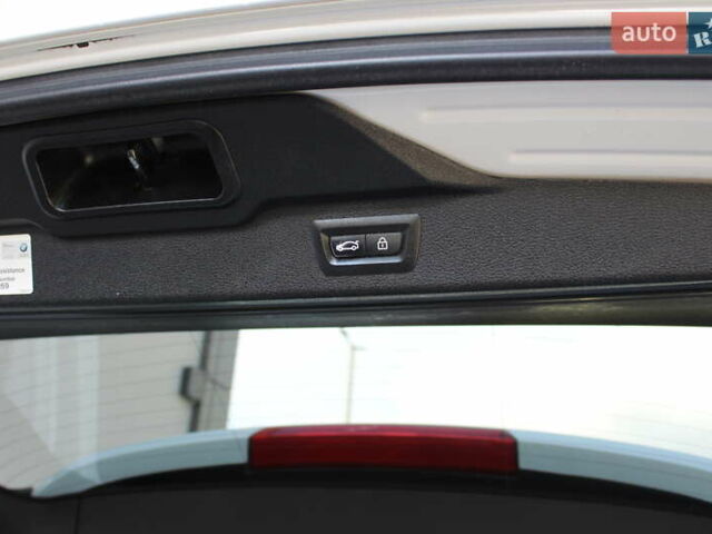 Белый БМВ Х5, объемом двигателя 3 л и пробегом 200 тыс. км за 36900 $, фото 32 на Automoto.ua