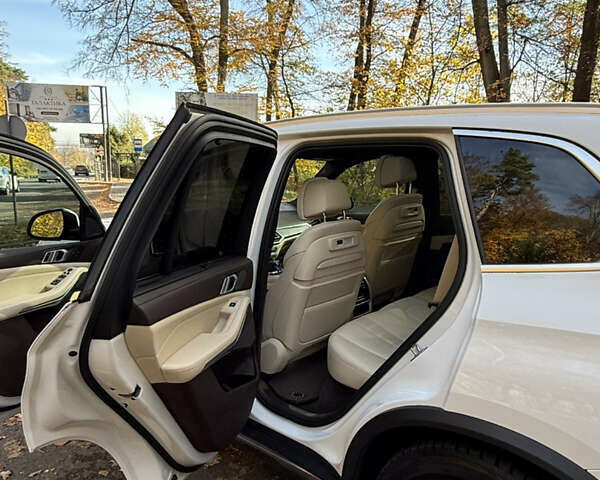 Белый БМВ Х5, объемом двигателя 3 л и пробегом 104 тыс. км за 49000 $, фото 13 на Automoto.ua