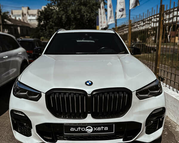 Белый БМВ Х5, объемом двигателя 3 л и пробегом 80 тыс. км за 45900 $, фото 1 на Automoto.ua