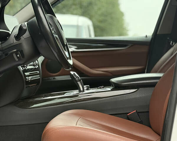 Белый БМВ Х5, объемом двигателя 2 л и пробегом 152 тыс. км за 29900 $, фото 11 на Automoto.ua