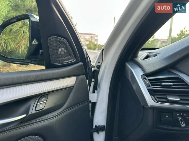 Білий БМВ Х5, об'ємом двигуна 2.99 л та пробігом 84 тис. км за 44900 $, фото 9 на Automoto.ua