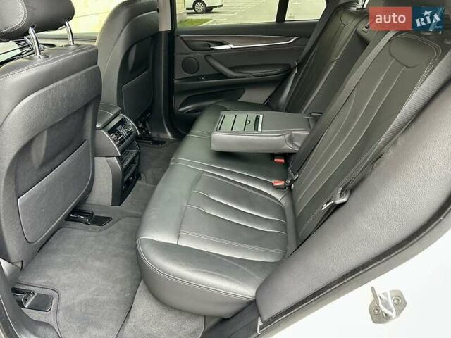 Белый БМВ Х5, объемом двигателя 2 л и пробегом 132 тыс. км за 31800 $, фото 79 на Automoto.ua