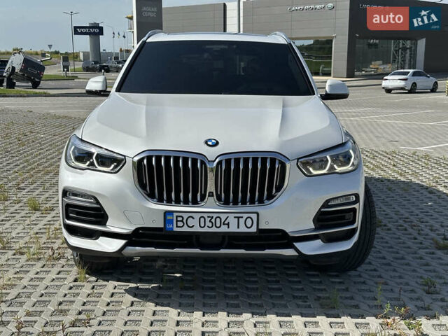 Белый БМВ Х5, объемом двигателя 3 л и пробегом 170 тыс. км за 48900 $, фото 1 на Automoto.ua