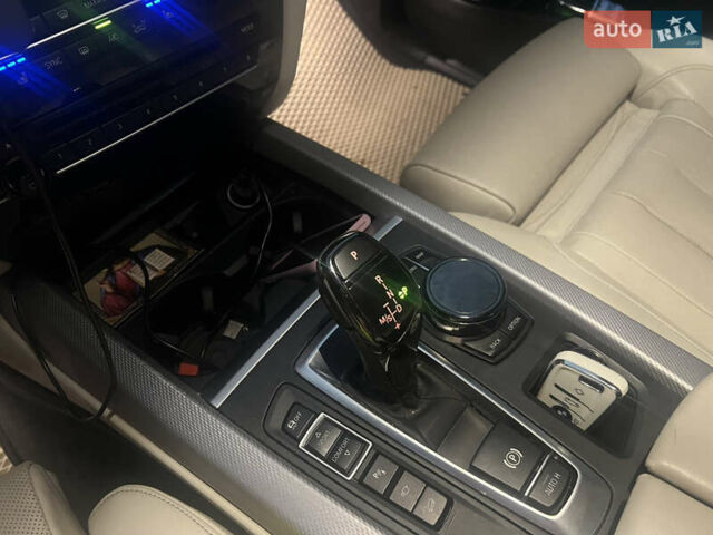 Белый БМВ Х5, объемом двигателя 3 л и пробегом 130 тыс. км за 40000 $, фото 2 на Automoto.ua