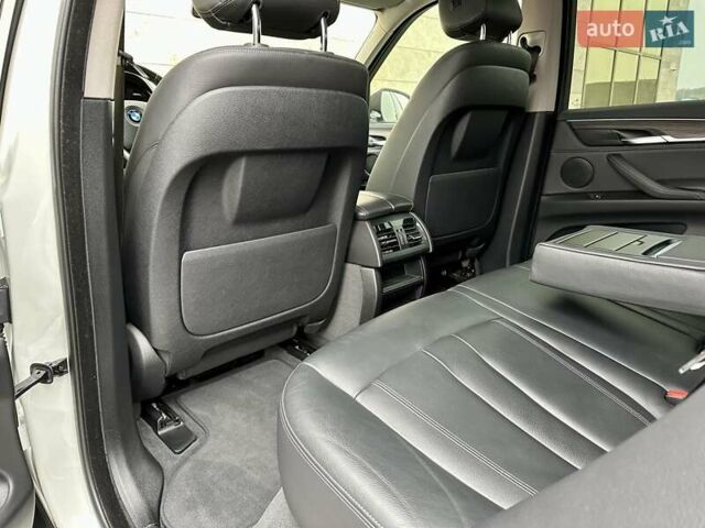 Белый БМВ Х5, объемом двигателя 2 л и пробегом 132 тыс. км за 31800 $, фото 81 на Automoto.ua