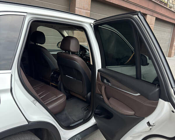 Белый БМВ Х5, объемом двигателя 2 л и пробегом 95 тыс. км за 34500 $, фото 7 на Automoto.ua