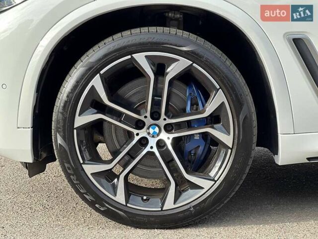 Белый БМВ Х5, объемом двигателя 3 л и пробегом 117 тыс. км за 59900 $, фото 22 на Automoto.ua