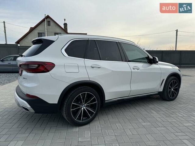 Белый БМВ Х5, объемом двигателя 3 л и пробегом 151 тыс. км за 44300 $, фото 6 на Automoto.ua