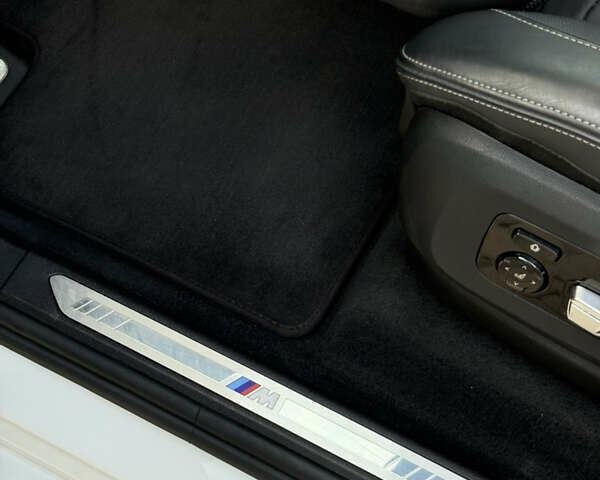 Белый БМВ Х5, объемом двигателя 3 л и пробегом 122 тыс. км за 57500 $, фото 18 на Automoto.ua