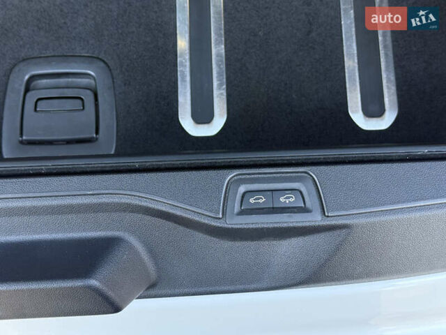 Білий БМВ Х5, об'ємом двигуна 2.99 л та пробігом 170 тис. км за 58499 $, фото 10 на Automoto.ua