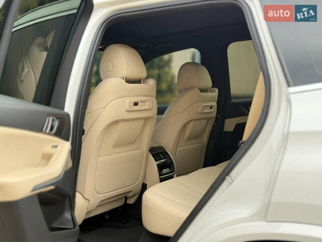 Белый БМВ Х5, объемом двигателя 3 л и пробегом 90 тыс. км за 45900 $, фото 7 на Automoto.ua