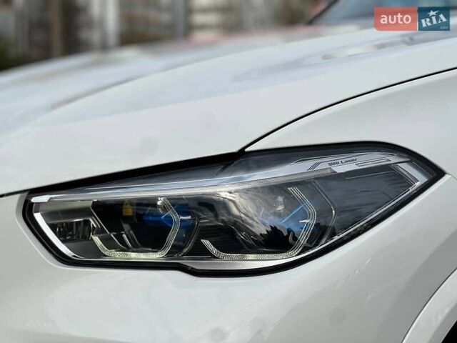 Белый БМВ Х5, объемом двигателя 3 л и пробегом 117 тыс. км за 59900 $, фото 19 на Automoto.ua