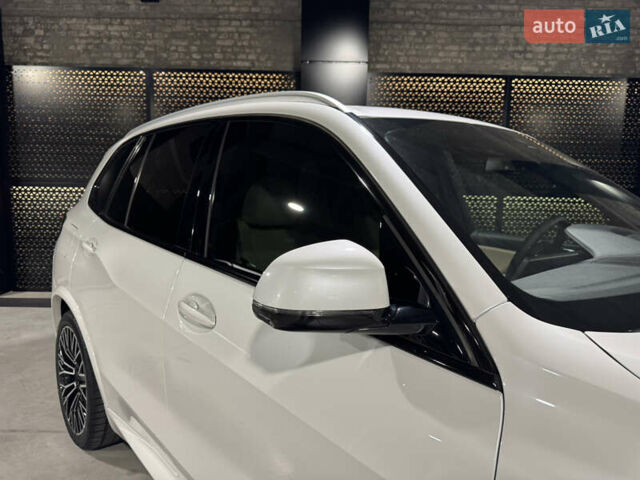 Белый БМВ Х5, объемом двигателя 3 л и пробегом 114 тыс. км за 49900 $, фото 28 на Automoto.ua