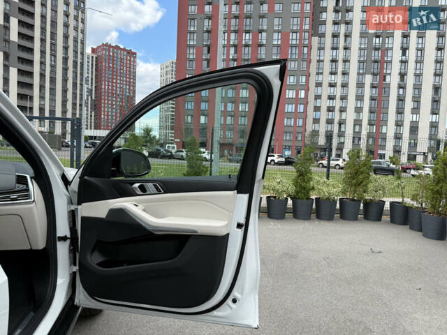 Белый БМВ Х5, объемом двигателя 3 л и пробегом 92 тыс. км за 47900 $, фото 46 на Automoto.ua