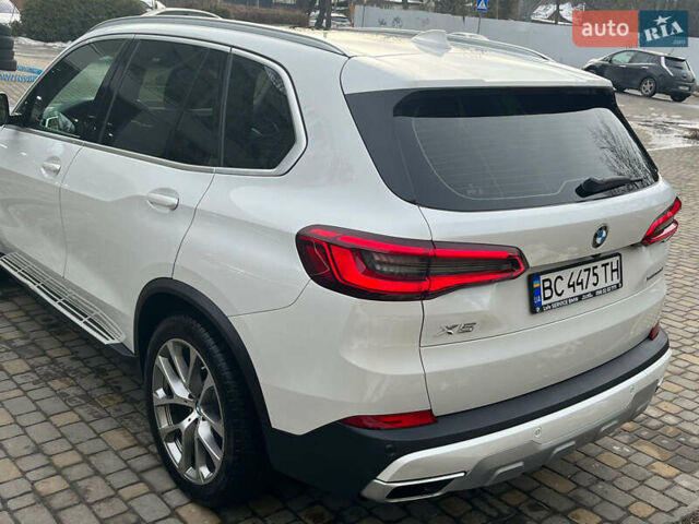 Белый БМВ Х5, объемом двигателя 3 л и пробегом 60 тыс. км за 57000 $, фото 4 на Automoto.ua