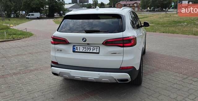 Белый БМВ Х5, объемом двигателя 3 л и пробегом 57 тыс. км за 50200 $, фото 5 на Automoto.ua