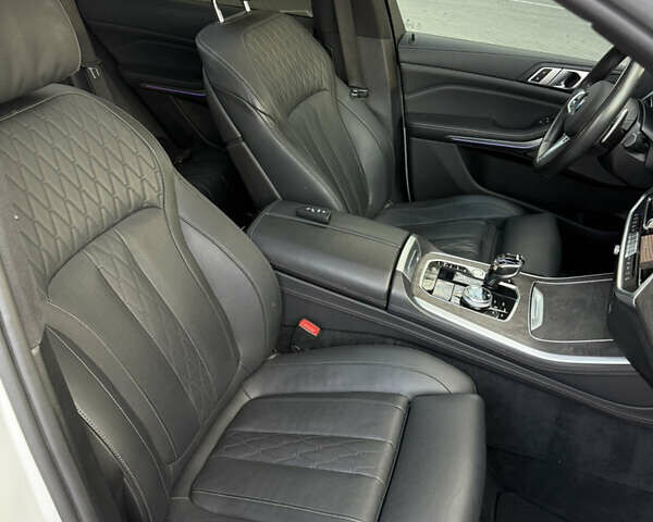 Белый БМВ Х5, объемом двигателя 3 л и пробегом 122 тыс. км за 57500 $, фото 17 на Automoto.ua