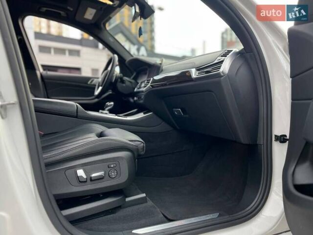 Белый БМВ Х5, объемом двигателя 3 л и пробегом 117 тыс. км за 59900 $, фото 31 на Automoto.ua