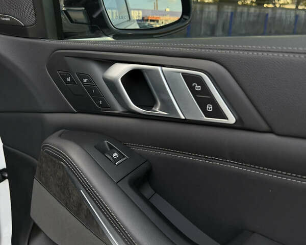 Белый БМВ Х5, объемом двигателя 3 л и пробегом 122 тыс. км за 57500 $, фото 13 на Automoto.ua