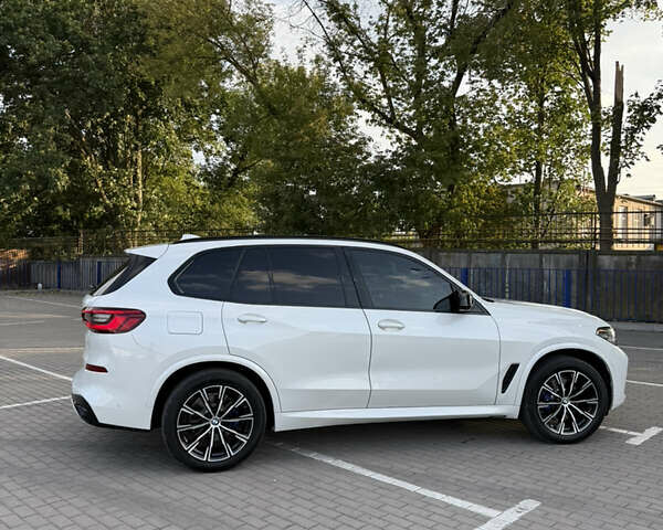 Белый БМВ Х5, объемом двигателя 3 л и пробегом 122 тыс. км за 57500 $, фото 9 на Automoto.ua