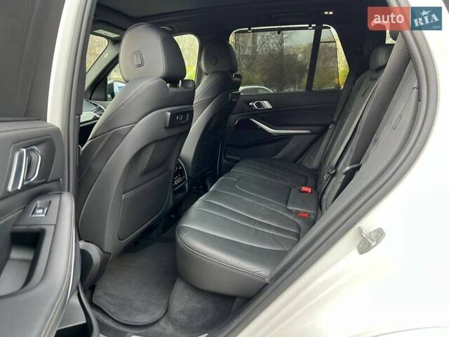 Белый БМВ Х5, объемом двигателя 3 л и пробегом 117 тыс. км за 59900 $, фото 27 на Automoto.ua